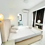 Luxury 2 Bed-room Apartmán