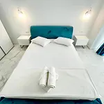Luxury 2 Bed-room *