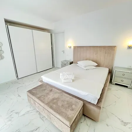 Luxury 2 Bed-room *