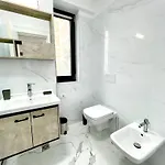 Luxury 2 Bed-room Apartment *