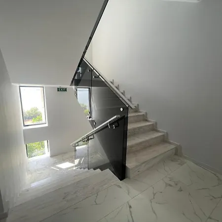 Luxury 2 Bed-room 아파트 *