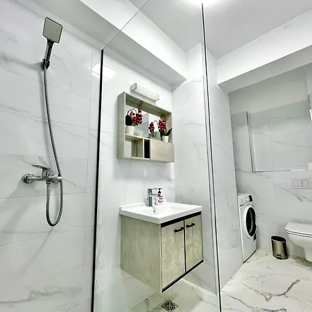 Luxury 2 Bed-room Apartment