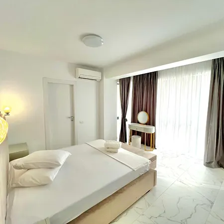 Luxury & * Mamaia