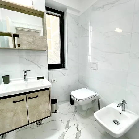 Luxury 2 Bed-room 아파트 *