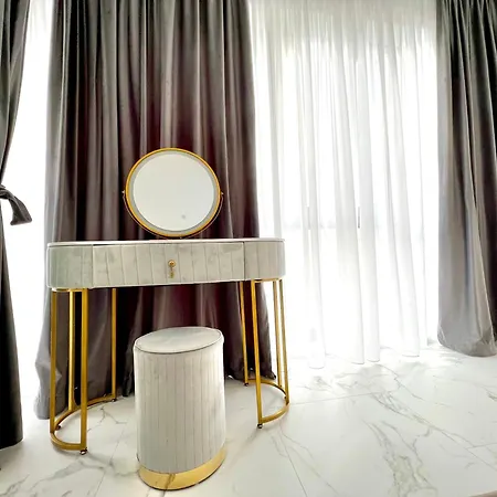 Luxury 2 Bed-room 아파트 *