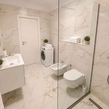 Luxury & * Mamaia